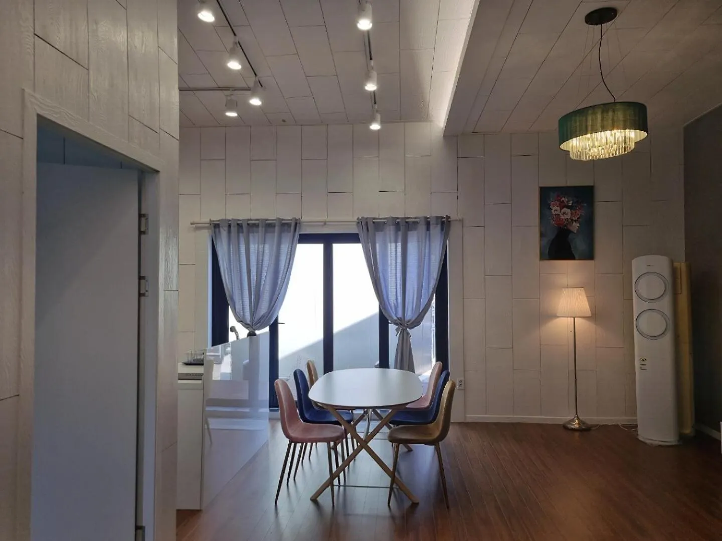 Forest Caravan Pension Incheon 0*,  South Korea