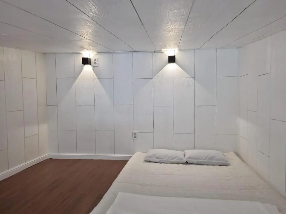 Forest Caravan Pension Incheon 0*,  South Korea