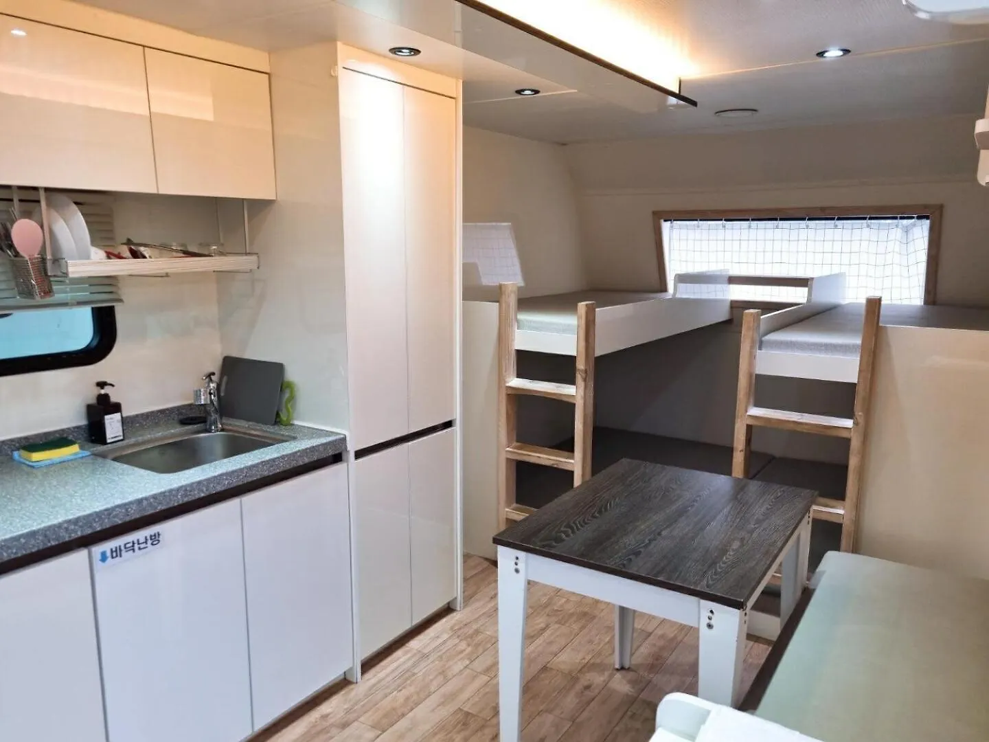 Forest Caravan Pension Incheon 0*,